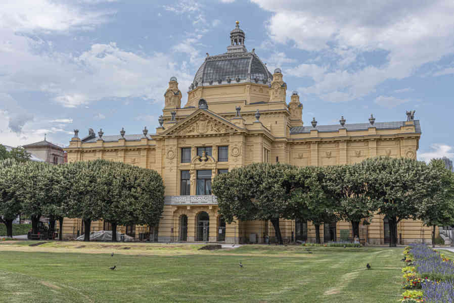 Croacia - Zagreb 35 - Pabellón del Arte.jpg
